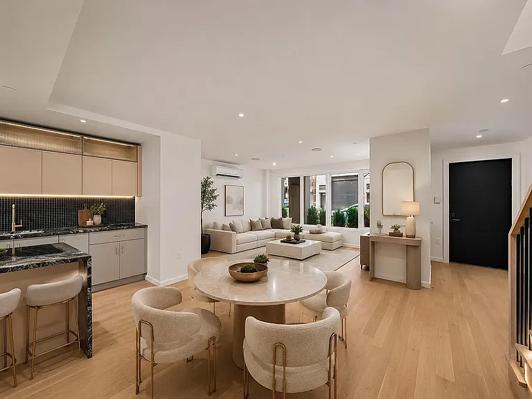 41-15 24th St #Townhouse 4 — Photo 1