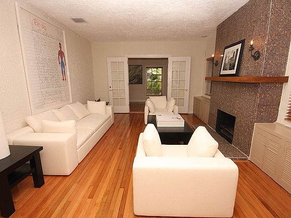 2nd image of 537 San Lorenzo Ave