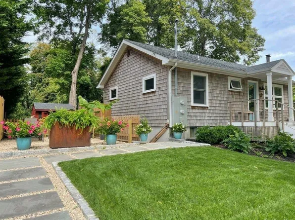 82 Smith St #B, Shelter Island, NY 11964
