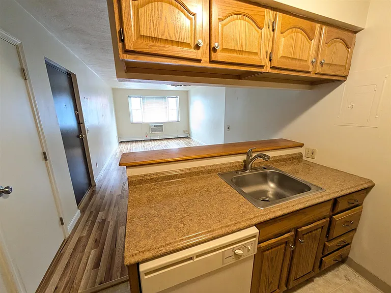 148 Sycamore St #14 — Photo 3