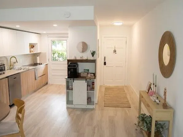 201 Galen Dr APT 110, Key Biscayne, FL 33149