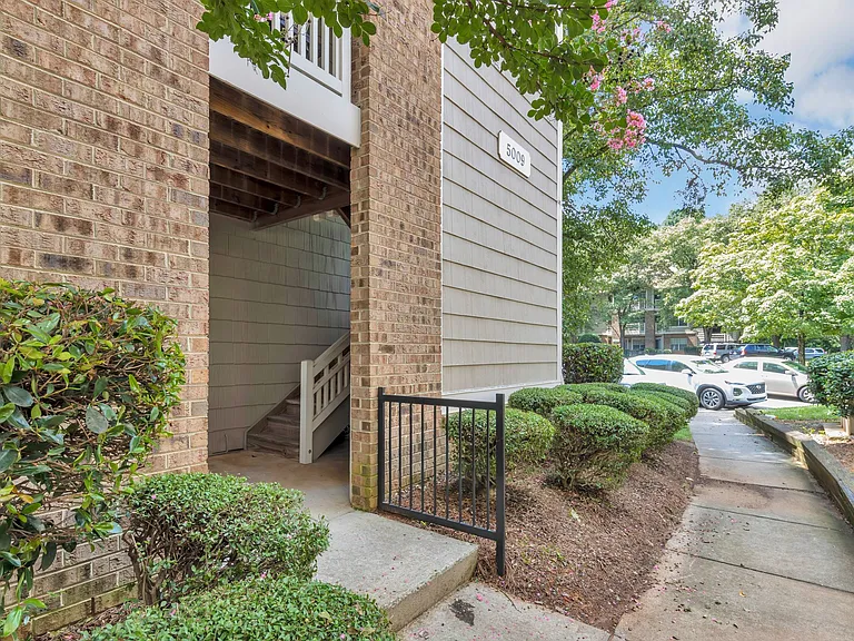 5009 Sharon Rd #C — Photo 2