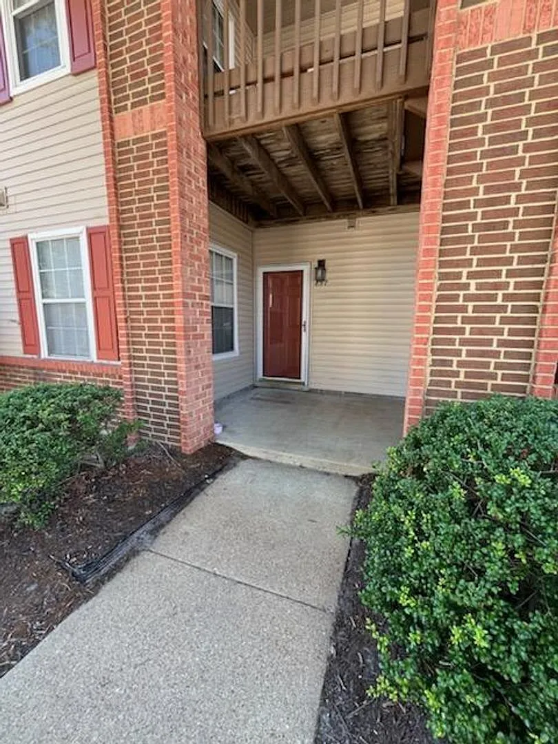 Introducing a charming 2 bedroom, 2 bathroom condo — Photo 1