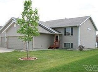 7725 W Raegan St, Sioux Falls, SD 57106