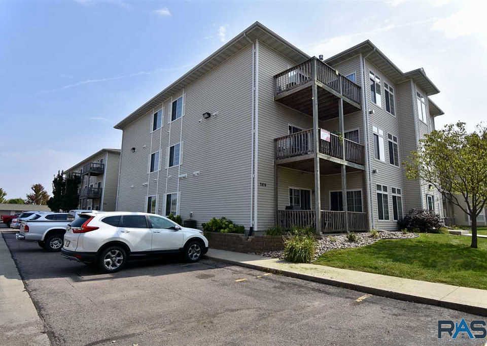 1st image of 7434 S Louise Ave APT 203