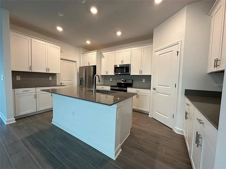 5665 Wood Bridge Place St — Photo 8