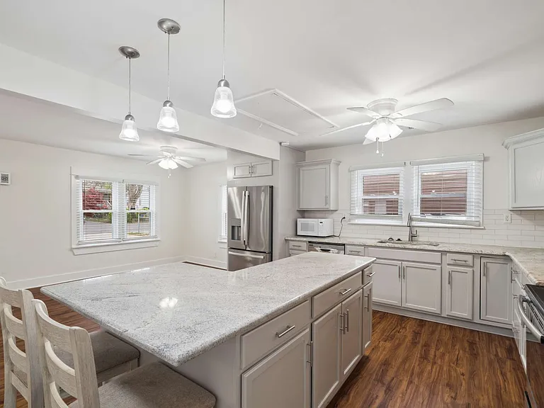 205 Raymond St — Photo 15