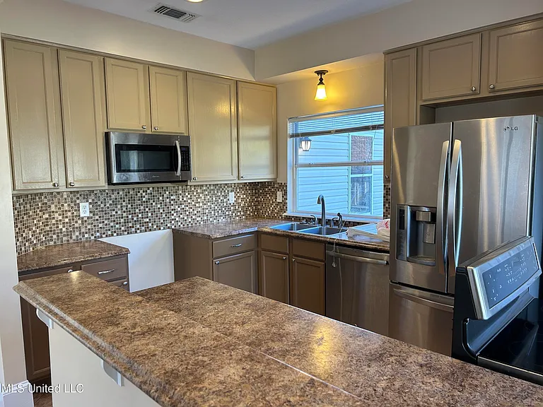 3609 Reeves Ln — Photo 8