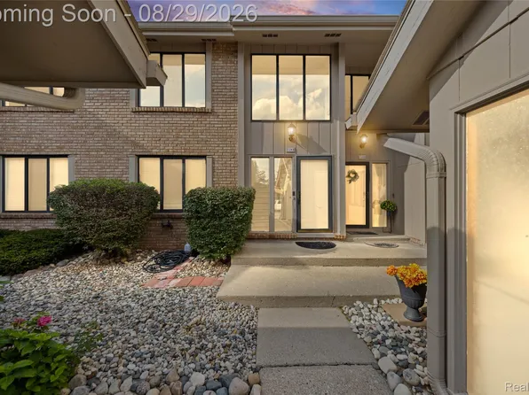 7104 Pebble Park Dr, West Bloomfield, MI 48322