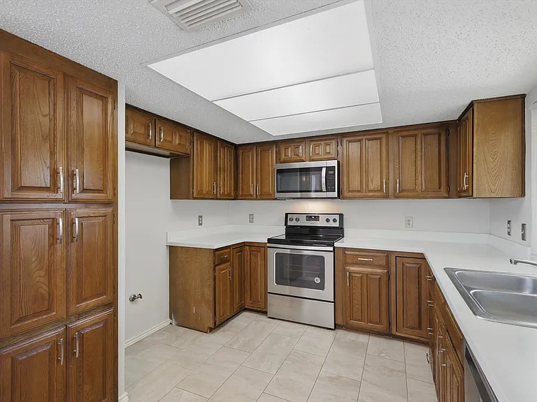 338 Edgewood Dr — Photo 7