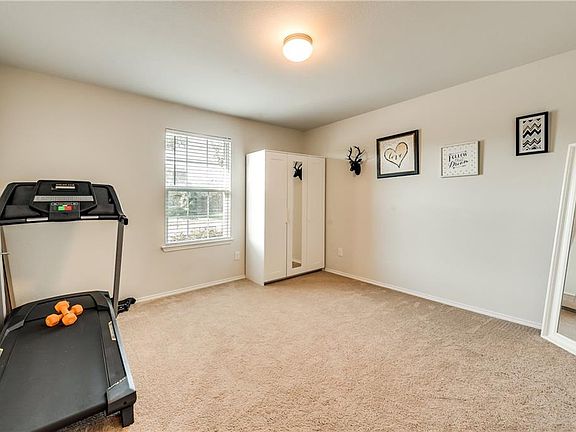 5th image of 818 Underhill Dr