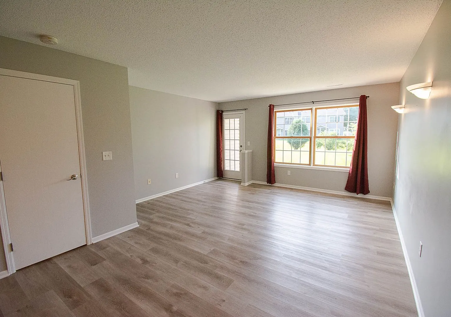 2 Bedroom Townhome off West Circle Drive — Photo 3