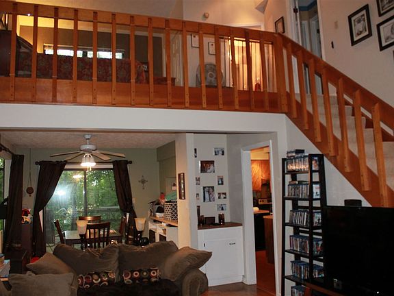 2nd image of 354 White Oak Ln