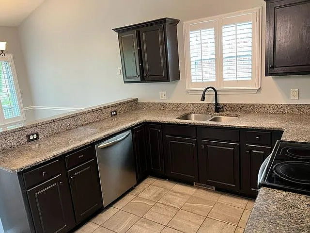 3 bed, 1391 sqft, $2,295 — Photo 4