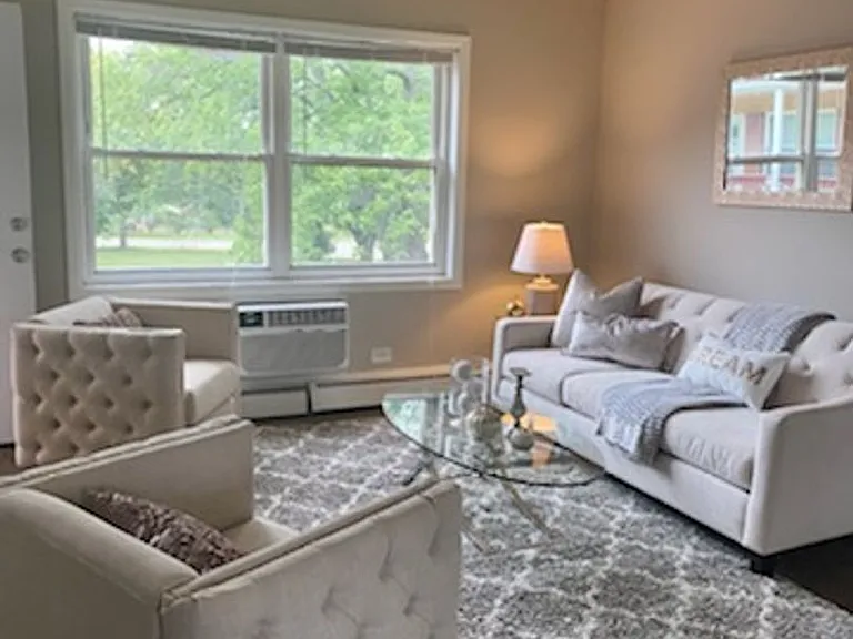 Palatine Park Apartments — Photo 5