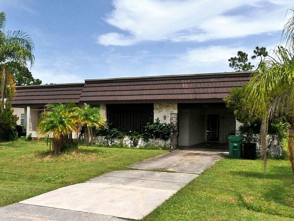 Home For Sale In Port Saint Lucie