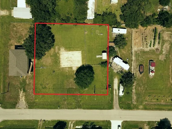 1036 9th St, San Leon, TX 77539