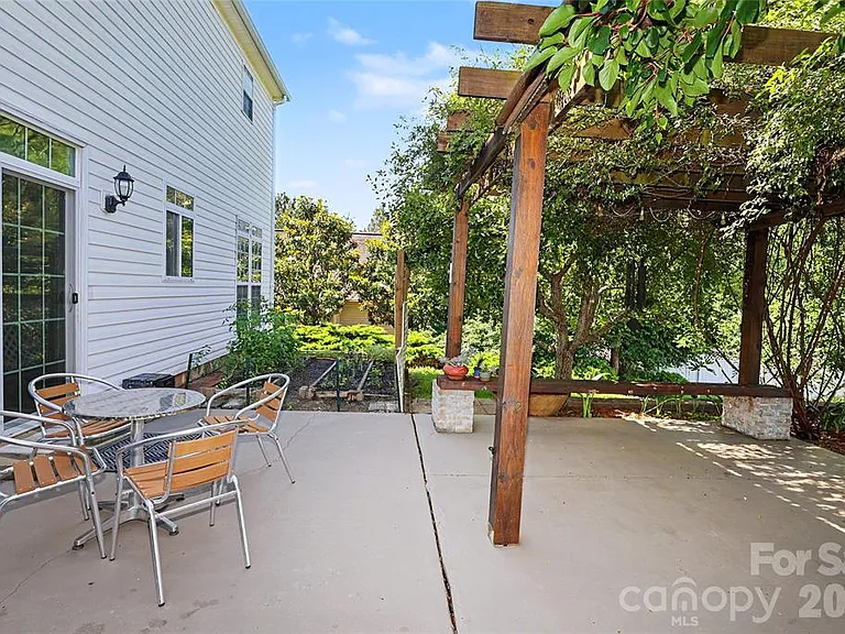 14802 Bergerac Ct — Photo 42