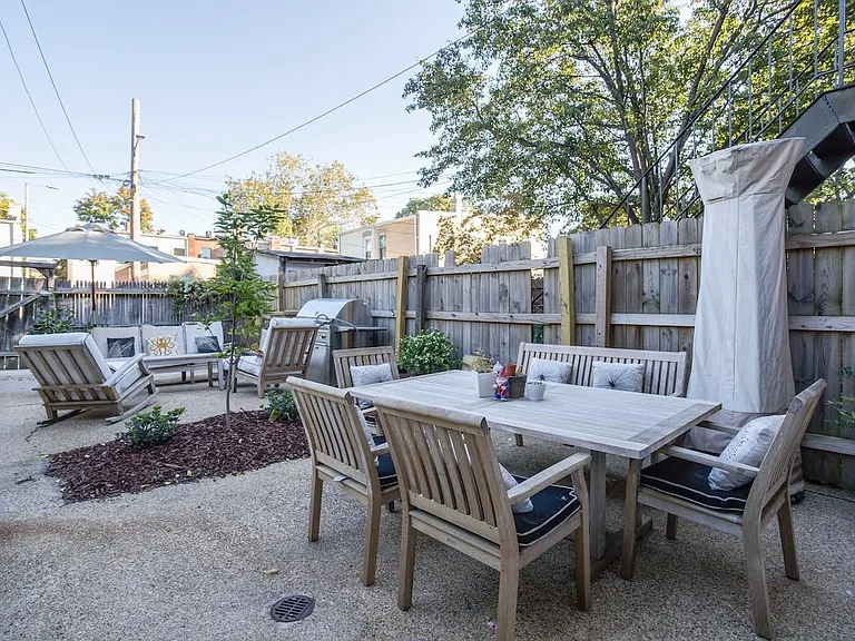 1240 C St SE #B — Photo 13