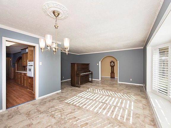 3rd image of 1612 Patton Dr