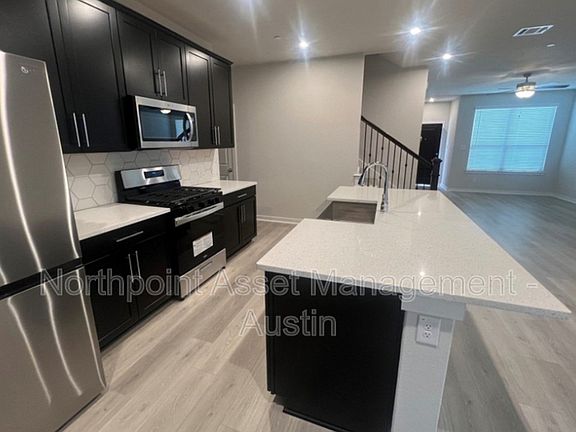 4th image of 2500 Forest Creek Dr #1101