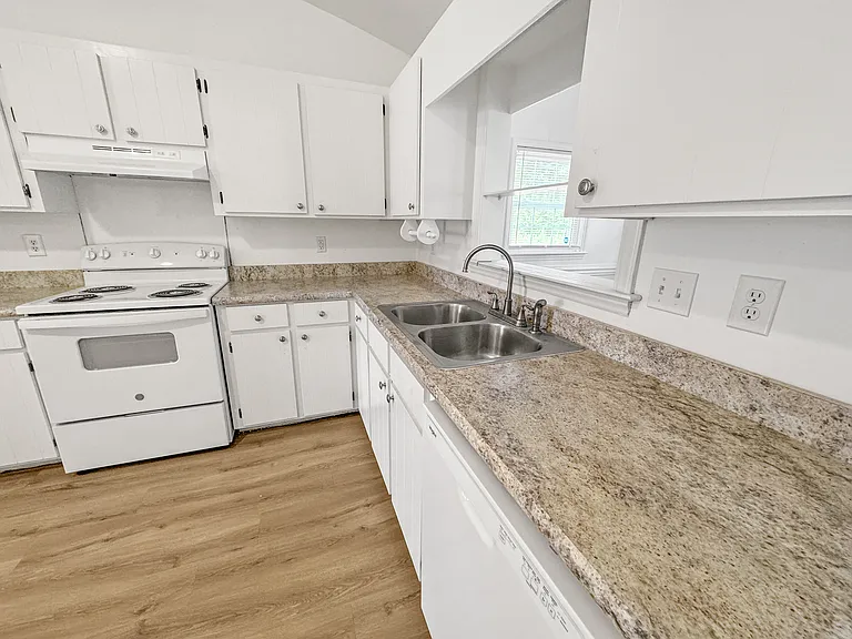 105 Browning Ln — Photo 15