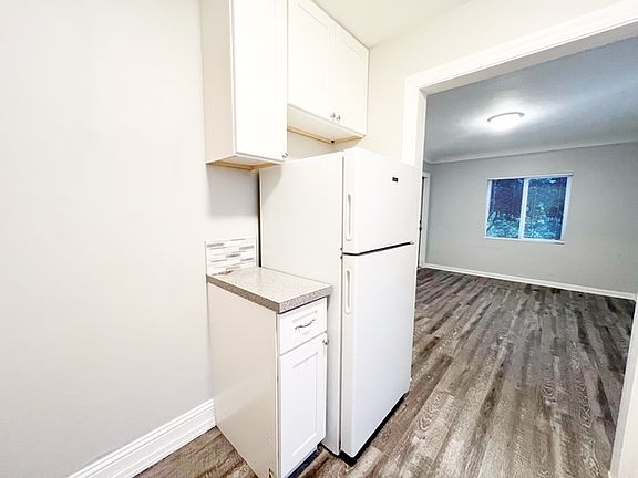4th image of 604 S Lafayette Ave #604