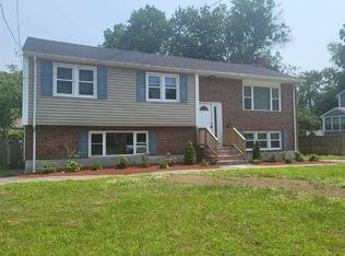 93 Ursula St, Lowell, MA 01854