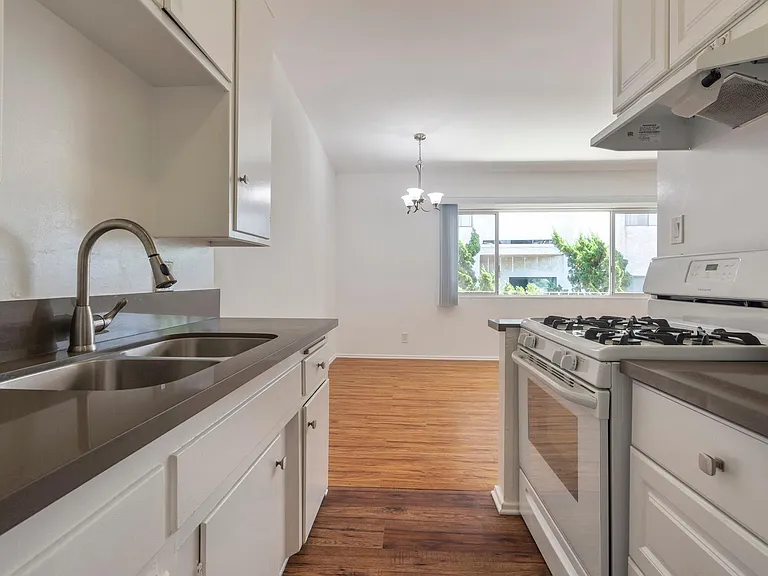 1645 Federal Ave #8 — Photo 2
