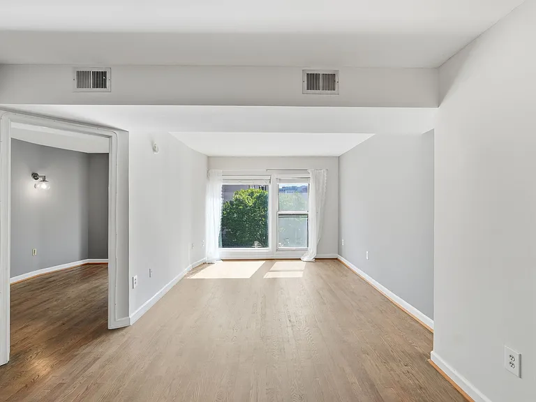 601 Pennsylvania Ave NW #211 — Photo 16