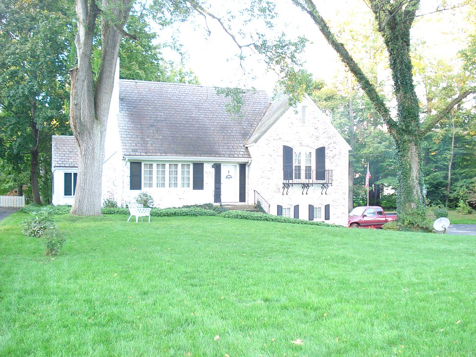 2nd image of 230 Wildwood Dr