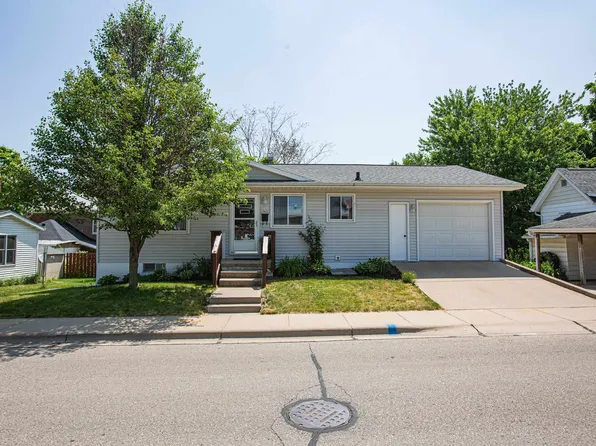 365 N 4th St, Platteville, WI 53818