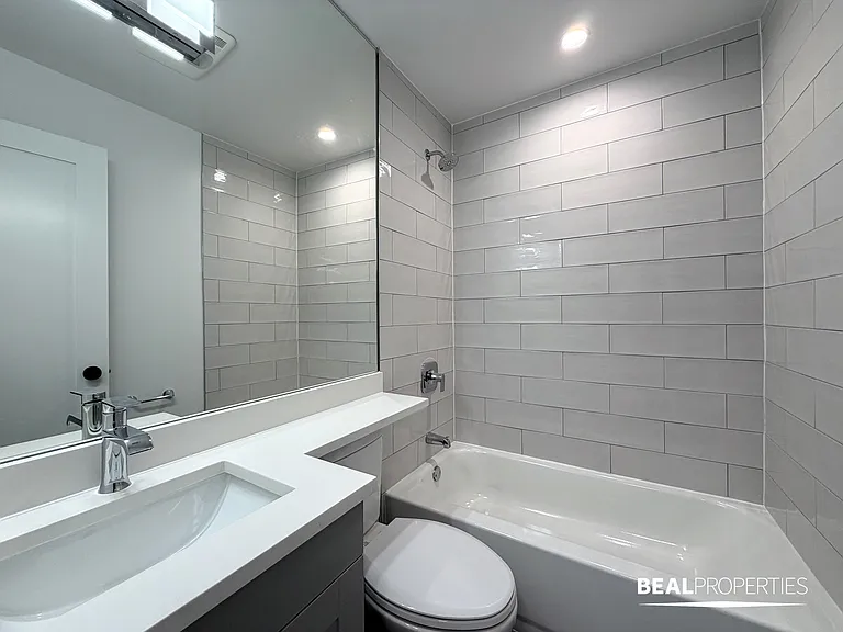 530 W. Aldine — Photo 8