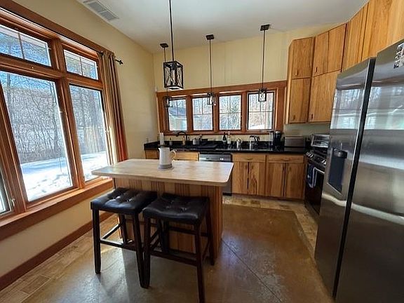 5th image of 150 Woodcrest Rd