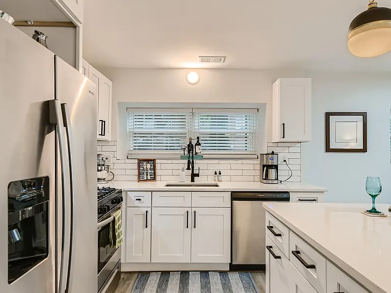 1351 W Balmoral Ave #G — Photo 7