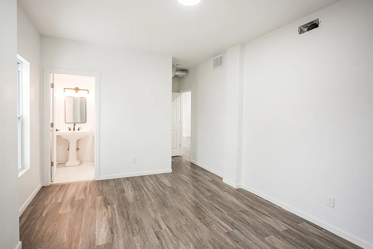 2 bed, 1000 sqft, $1,450 — Photo 3