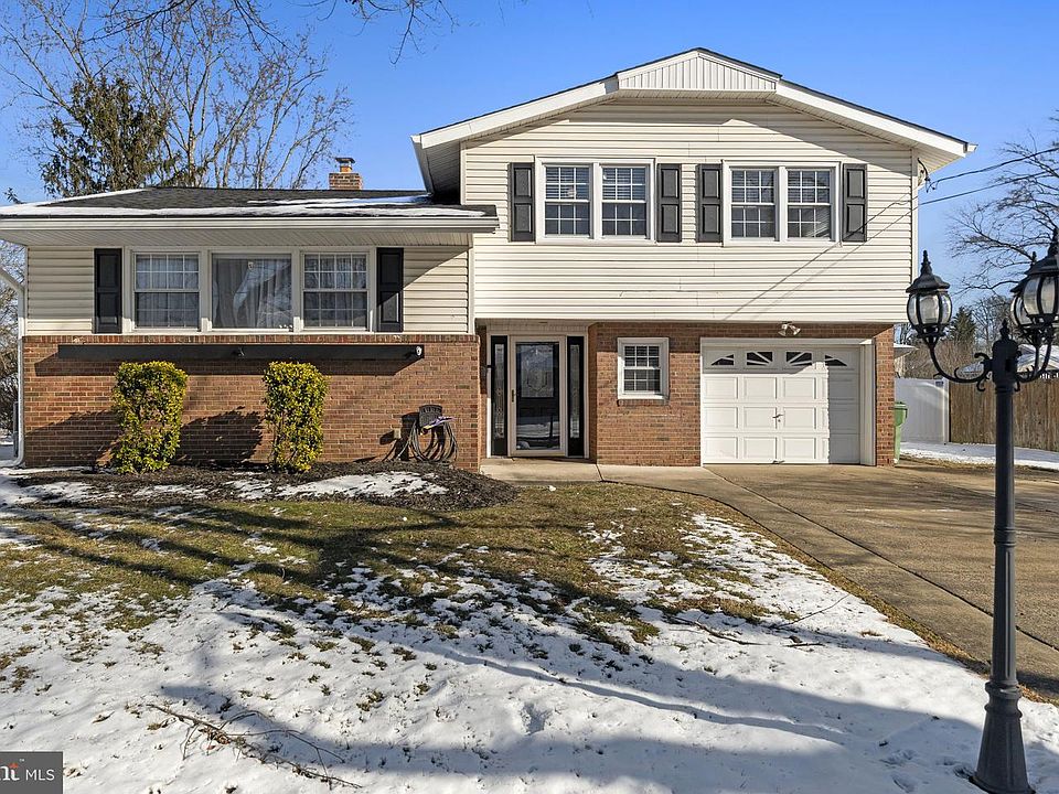 1st image of 402 Bruce Rd