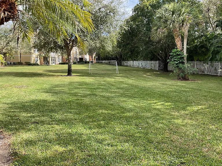 6418 Emerald Dunes W Garage #305 — Photo 31