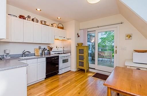5th image of 212 Tremont St #2