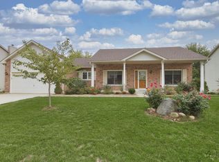 1715 Redwood Ln, McHenry, IL 60051