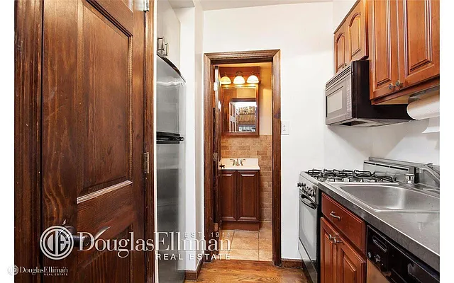 Rented by Douglas Elliman | media 14