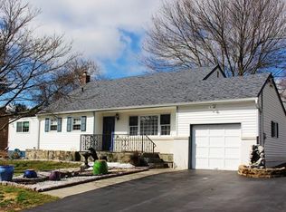 2725 Crescent Dr, Yorktown Heights, NY 10598