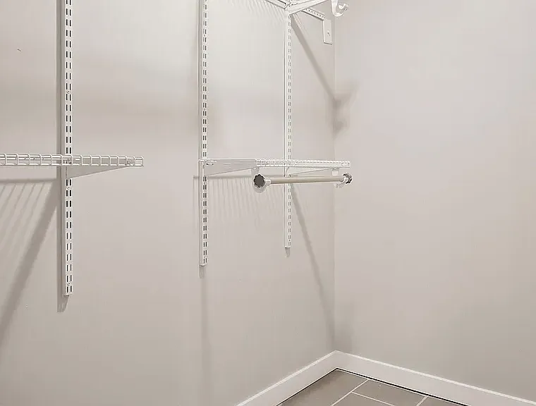 976 S 50th Ave — Photo 15