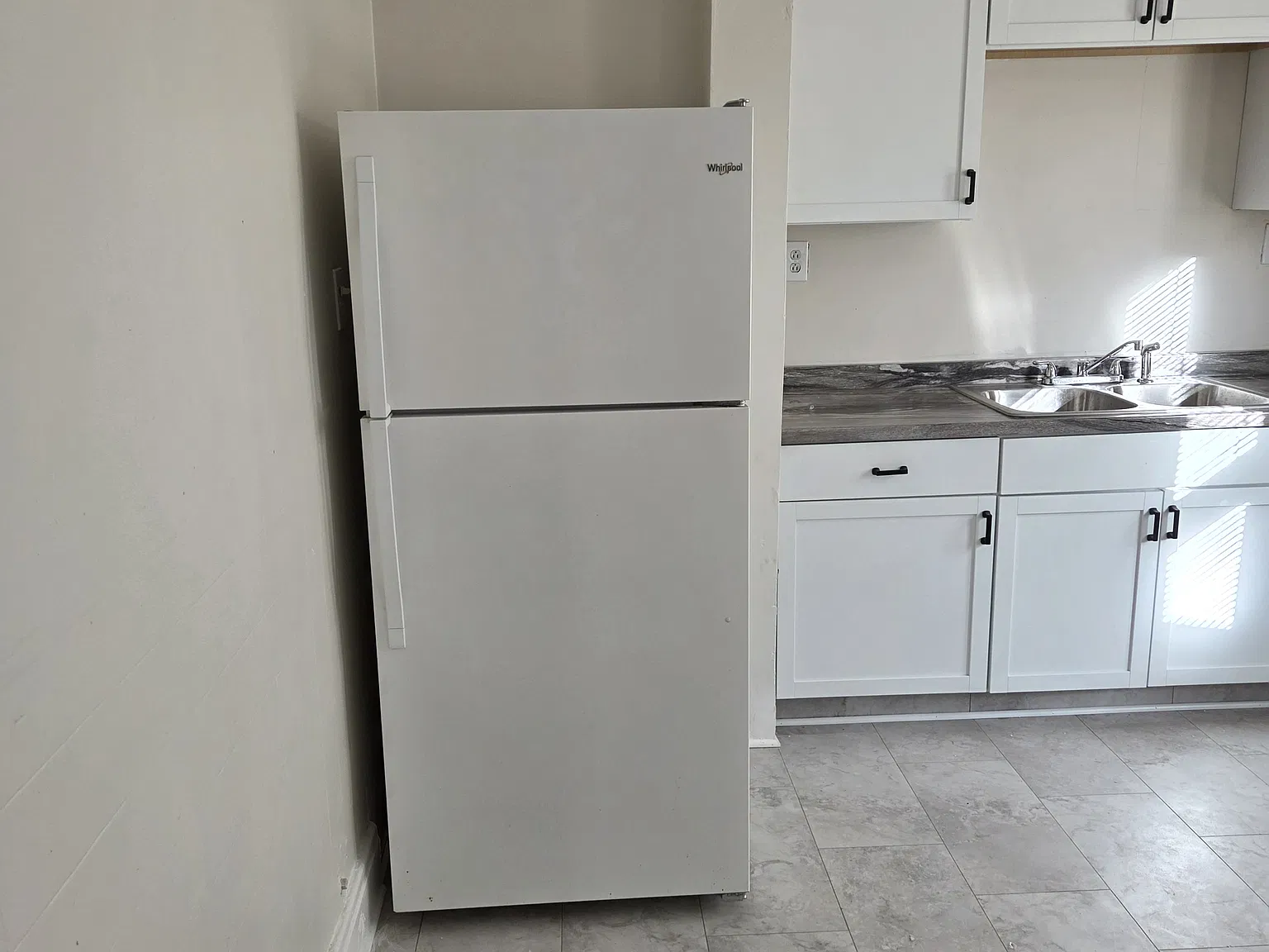 3 bed, 1200 sqft, $1,700 — Photo 2