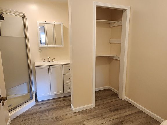 5th image of 408 Lewis Rd #3
