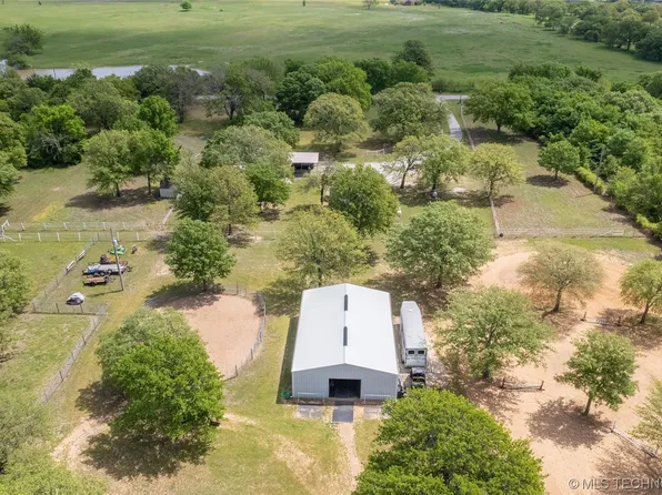 1587 Meridian Rd, Ardmore, OK 73401