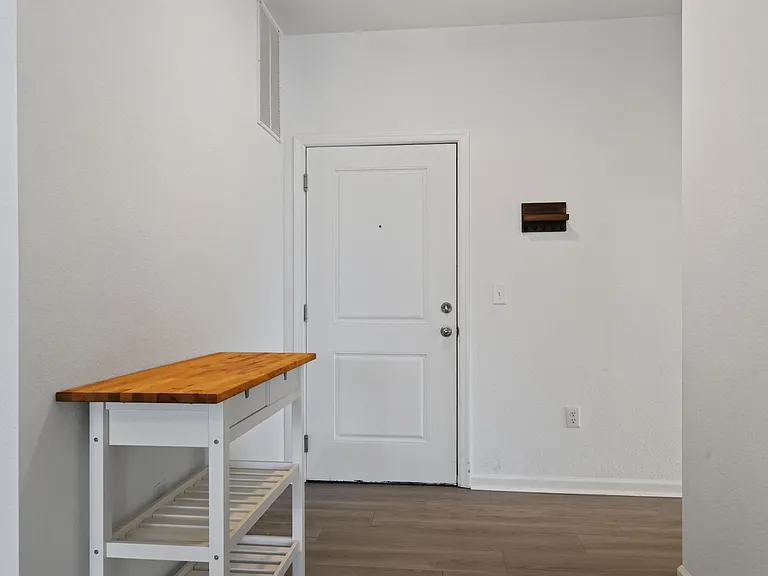 1725 Dromolin Dr #208 — Photo 5