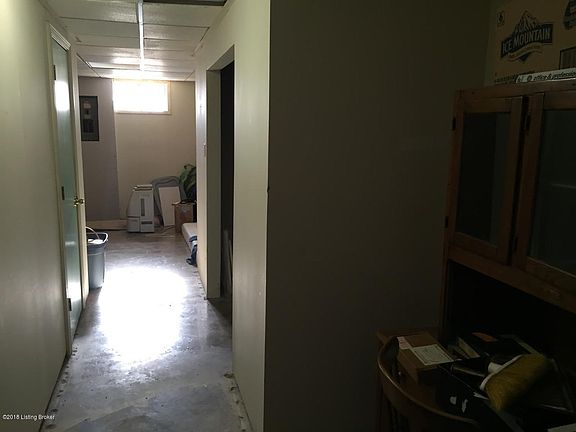 4th image of 210 Cloverwood Ln