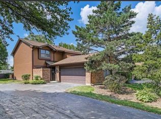 101 Indian Trail Dr, Westmont, IL
