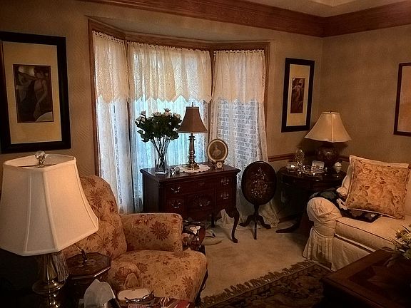 Formal Front Room /Den